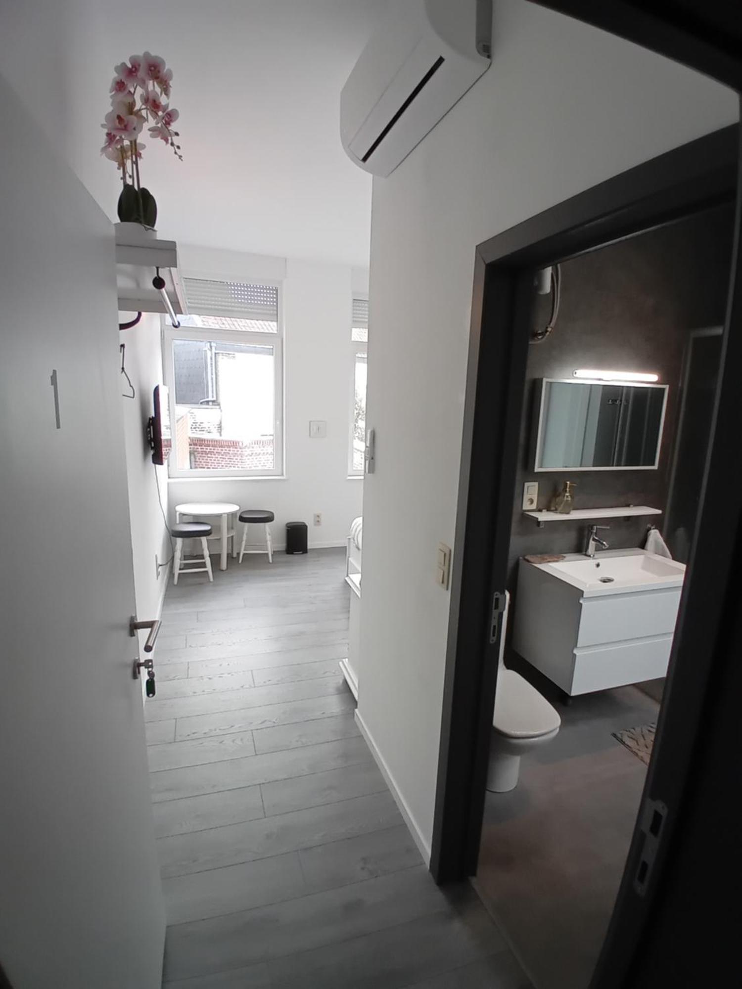 Leuze Escale Hotel ภายนอก รูปภาพ