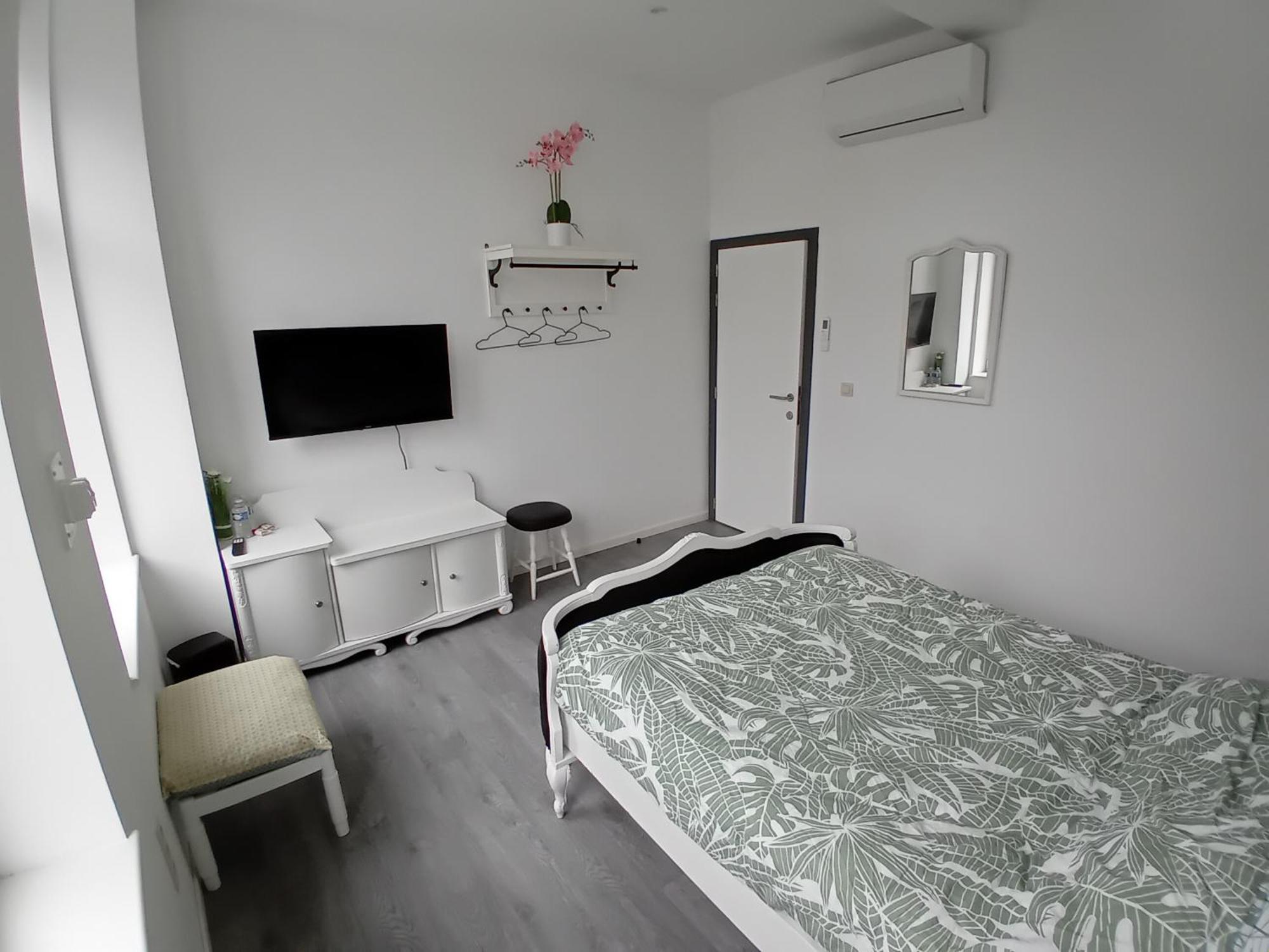 Leuze Escale Hotel ภายนอก รูปภาพ